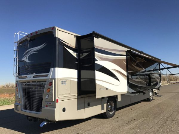 2017 Fleetwood Pace Arrow LXE 38B - Image 21
