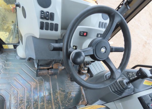2018 Caterpillar 420F2 - Image 3