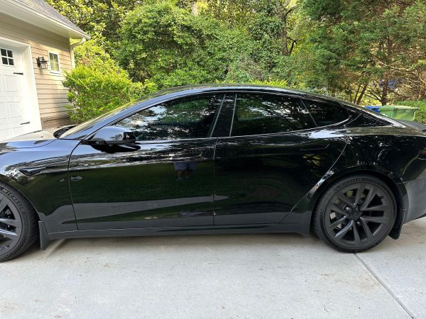 2022 Tesla Model S - Image 10