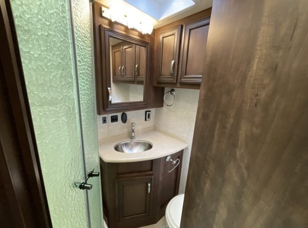 2020 Newmar Bay Star 3124 - Image 34