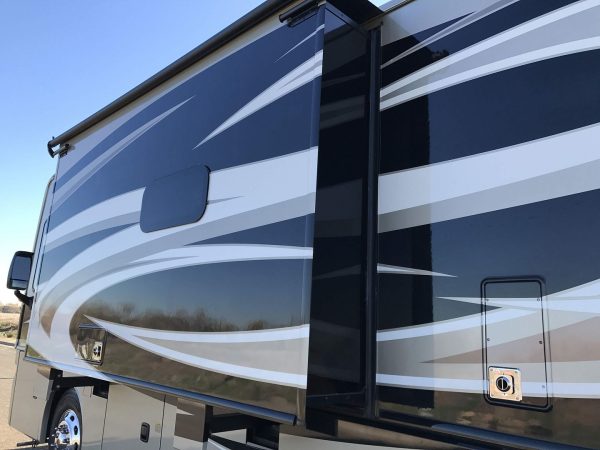2017 Fleetwood Pace Arrow LXE 38B - Image 25
