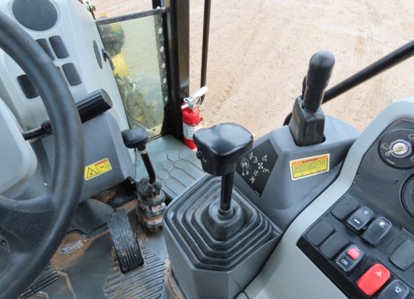 2018 Caterpillar 420F2 - Image 7