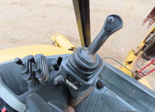 2018 Caterpillar 420F2 - Image 8