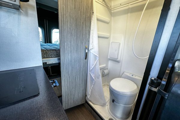 2020 Winnebago Revel 4x4 - Image 14