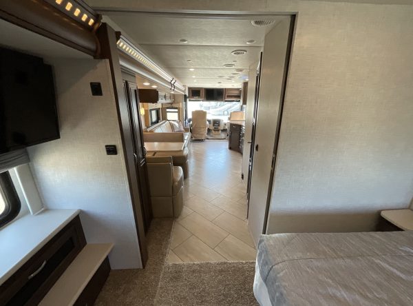 2020 Newmar Bay Star 3124 - Image 37