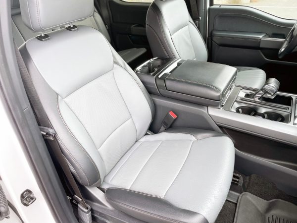 2022 Ford F-150 Lightning Lariat - Image 43