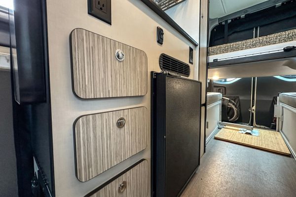 2020 Winnebago Revel 4x4 - Image 17