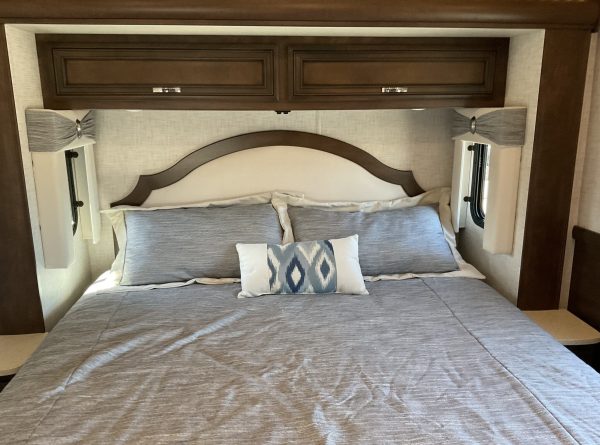 2020 Newmar Bay Star 3124 - Image 2