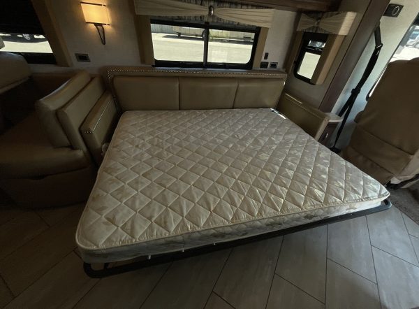 2020 Newmar Bay Star 3124 - Image 3