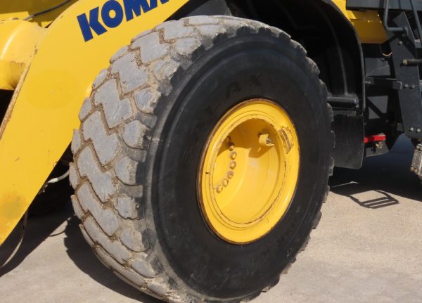 2019 Komatsu WA380-8 - Image 2