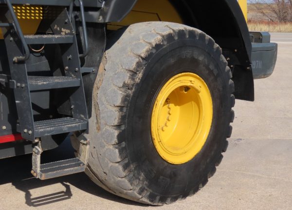 2019 Komatsu WA380-8 - Image 3