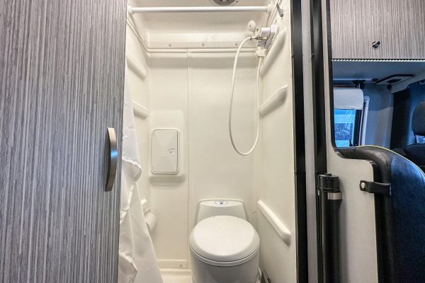 2020 Winnebago Revel 4x4 - Image 21