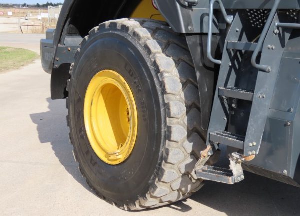 2019 Komatsu WA380-8 - Image 5