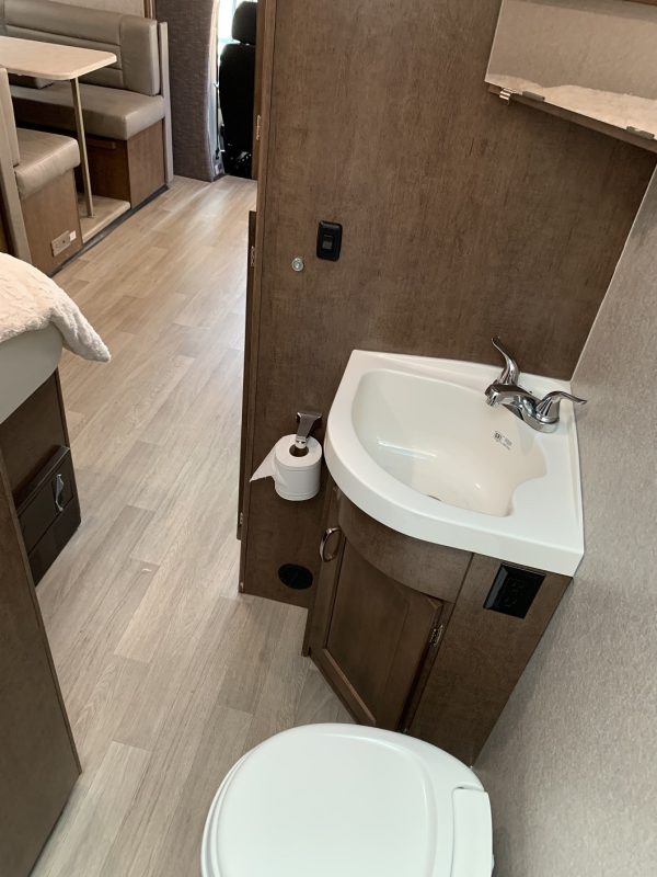 2020 Winnebago VITA 24P - Image 27