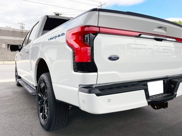 2022 Ford F-150 Lightning Lariat - Image 105