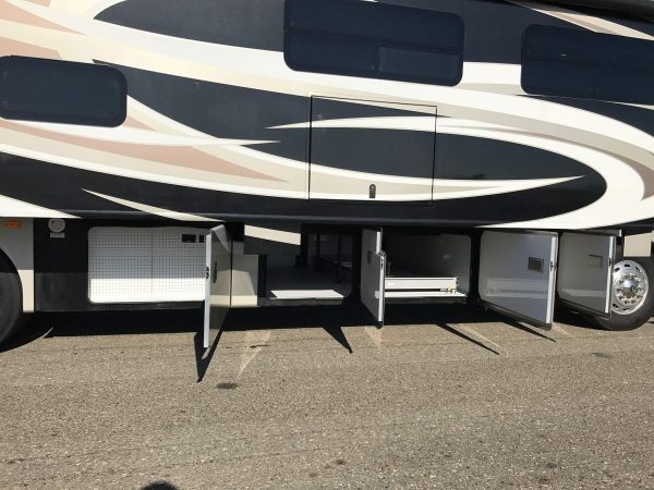 2017 Fleetwood Pace Arrow LXE 38B - Image 39
