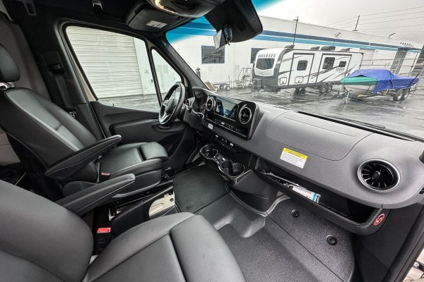 2020 Winnebago Revel 4x4 - Image 26