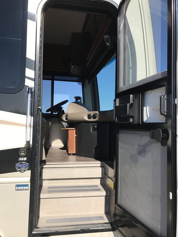 2017 Fleetwood Pace Arrow LXE 38B - Image 40
