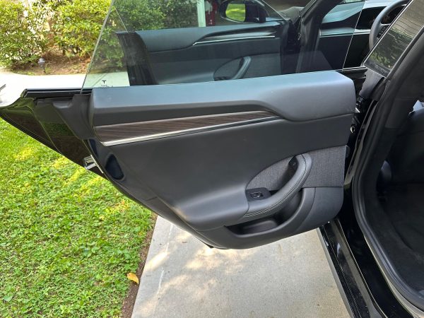2022 Tesla Model S - Image 30