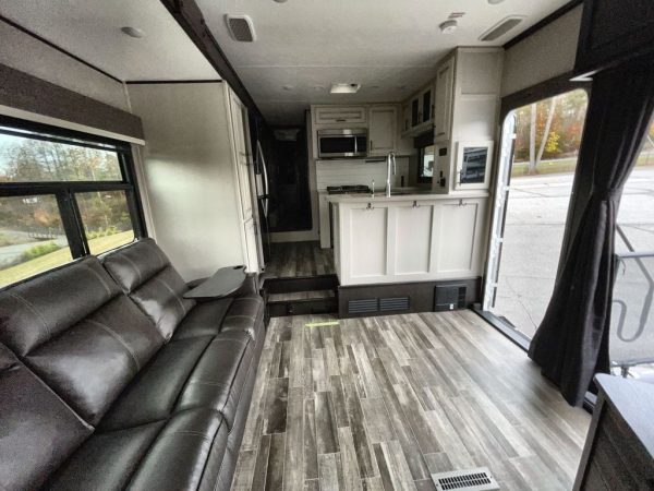 2021 Jayco Seismic 4113 - Image 33