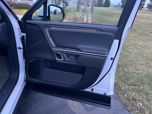 2022 Rivian R1S Launch Edition - Image 25
