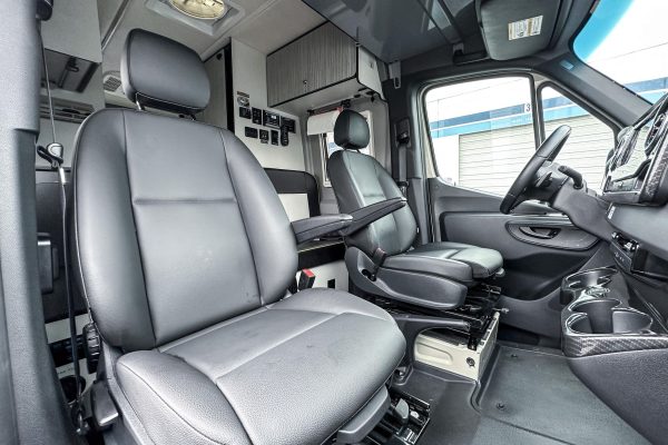 2020 Winnebago Revel 4x4 - Image 30