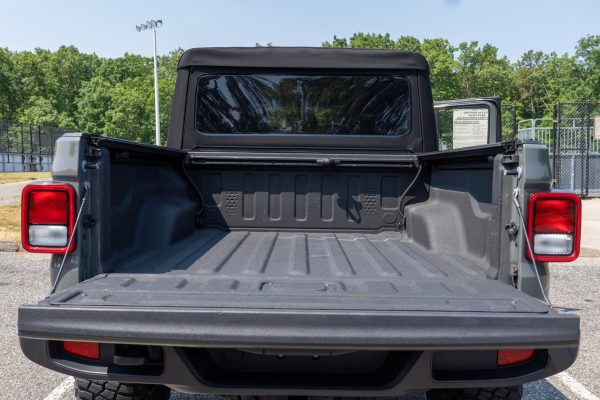2020 Jeep Gladiator Sport S - Image 11