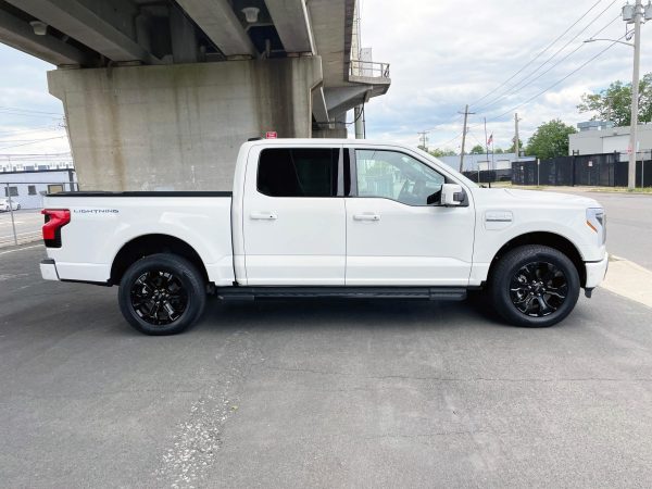 2022 Ford F-150 Lightning Lariat - Image 58