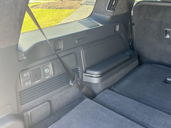 2022 Rivian R1S Launch Edition - Image 31