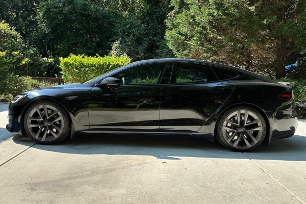 2022 Tesla Model S - Image 40