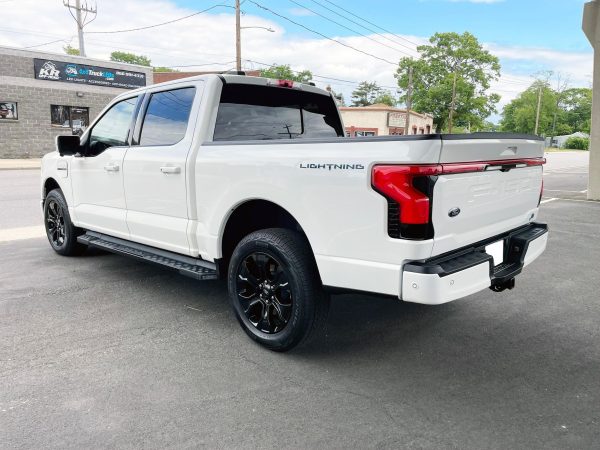 2022 Ford F-150 Lightning Lariat - Image 106