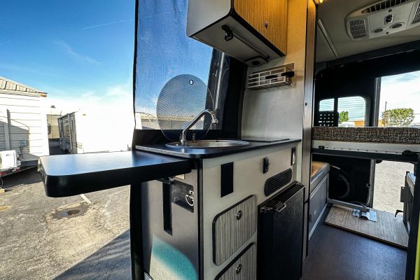 2020 Winnebago Revel 4x4 - Image 49