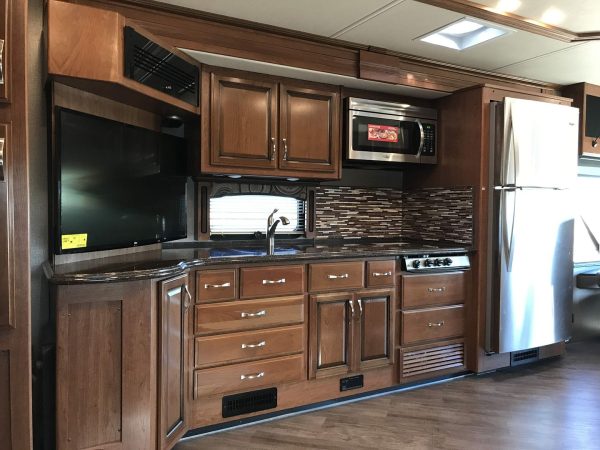 2017 Fleetwood Pace Arrow LXE 38B - Image 69
