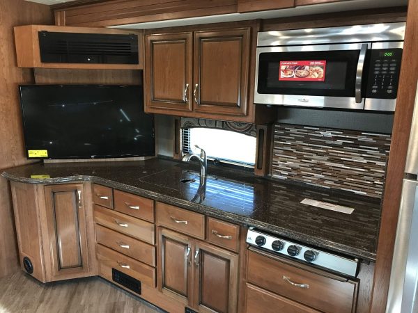 2017 Fleetwood Pace Arrow LXE 38B - Image 70