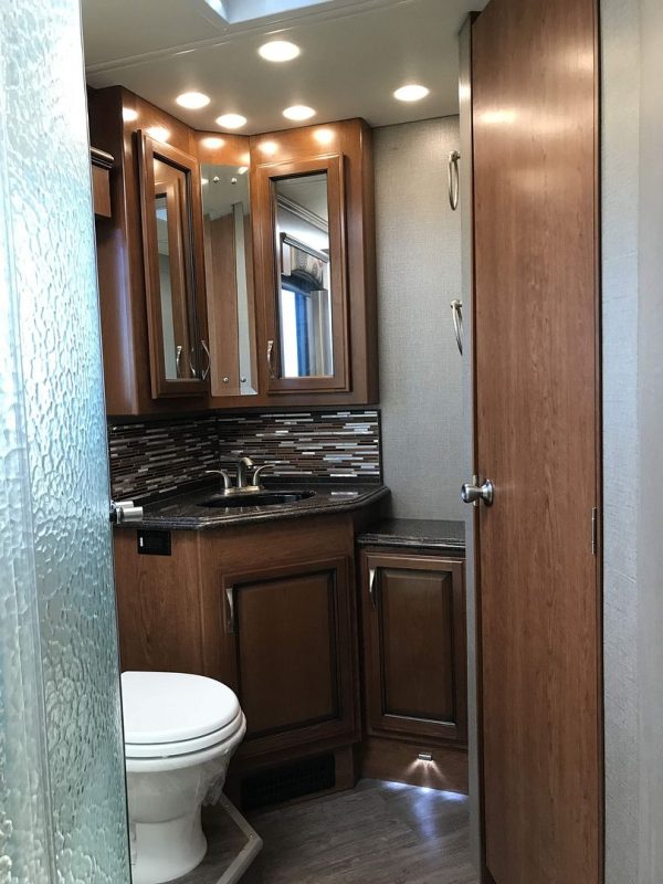 2017 Fleetwood Pace Arrow LXE 38B - Image 77