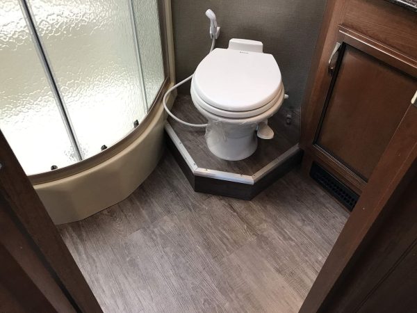2017 Fleetwood Pace Arrow LXE 38B - Image 78