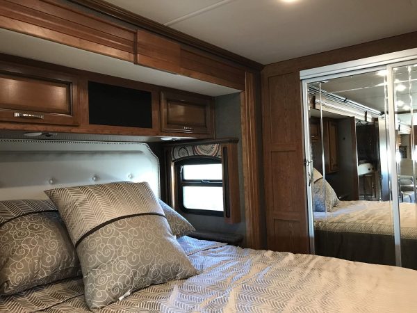 2017 Fleetwood Pace Arrow LXE 38B - Image 83