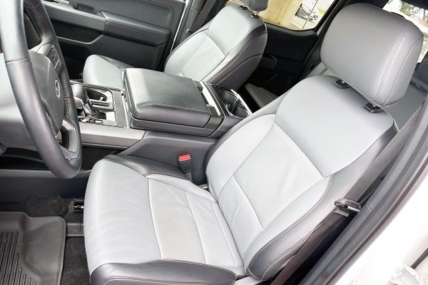 2022 Ford F-150 Lightning Lariat - Image 4
