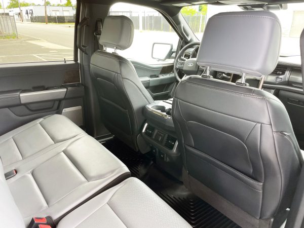 2022 Ford F-150 Lightning Lariat - Image 6